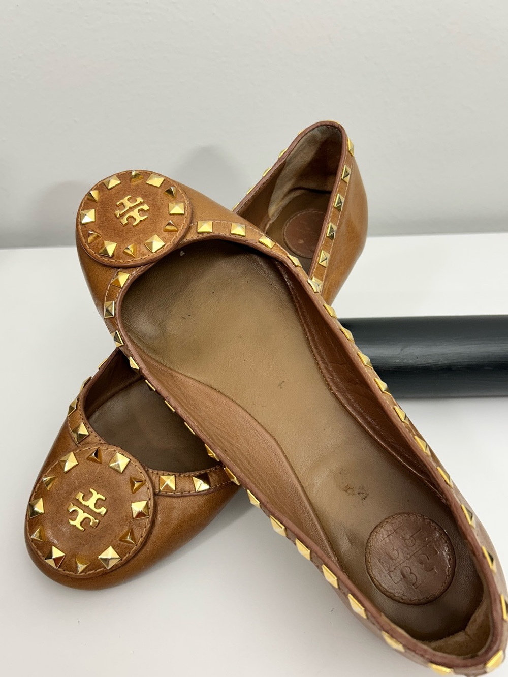 Tory Burch Dale Brown Leather Logo Gold Stud Ballet Flats Slip-on Size 9 - Picture 5 of 13